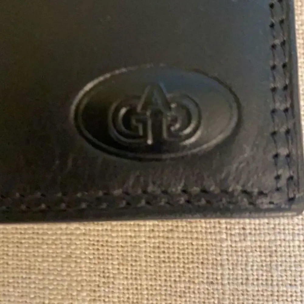 Wallet New In Box - Picture 2 of 7